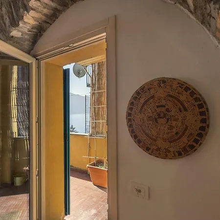 Apartmán Ca Sbrisiga In By Halldis Moltrasio