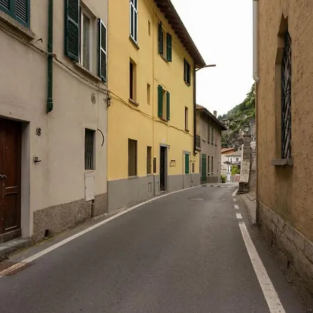 Appartement Ca Sbrisiga In By Halldis Moltrasio