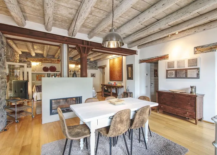 Ca Sbrisiga In By Halldis Apartament Moltrasio